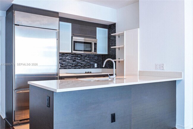 Building Photo - 500 Brickell Ave