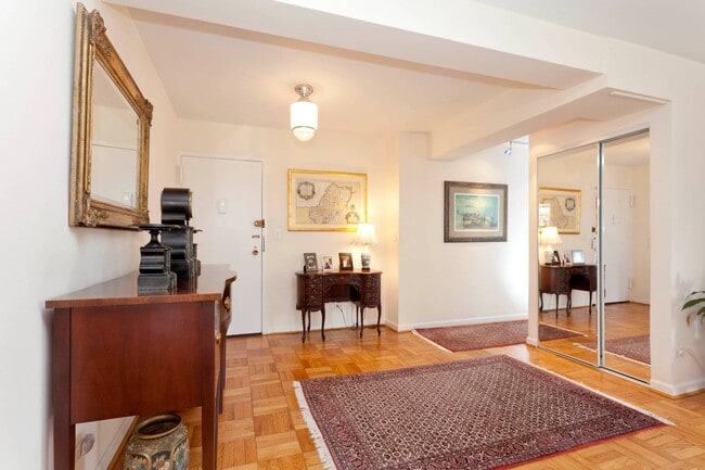 Building Photo - 100 W 57th St