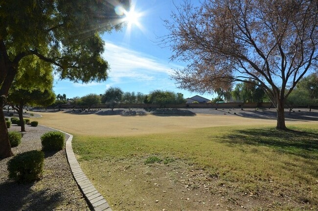 Building Photo - 1108 E Betsy Ln