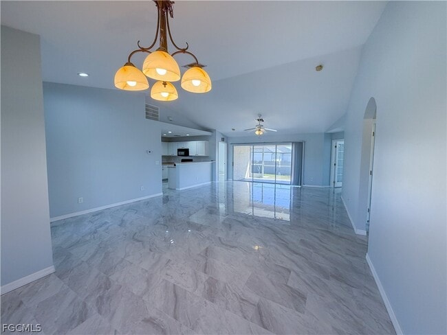 Building Photo - 526 NW 1st Ln