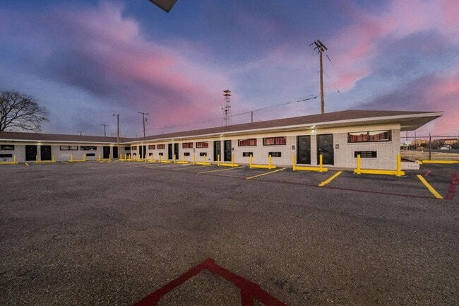 Building Photo - La Luna Luxury Suites