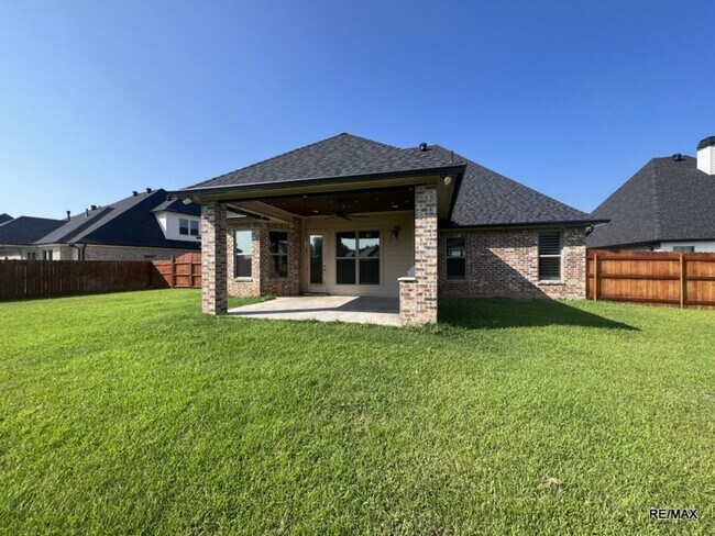 Building Photo - EXQUISITE HOME IN ST. CHARLES COURT OF NOR...