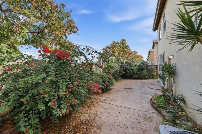 Building Photo - The Perfect Home Base Near UC Riverside