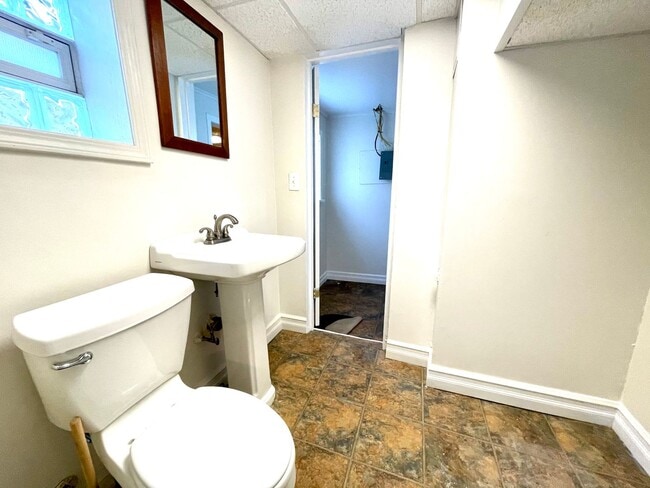 Building Photo - Mt. Washington house, 3 bedroom 2 1/2 bath house with great kitchen, yard, laundry June 1st