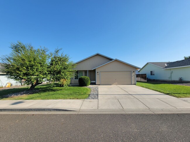 Primary Photo - Nice home in West Pasco