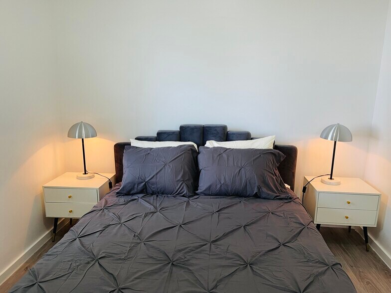 Building Photo - 810 7th St