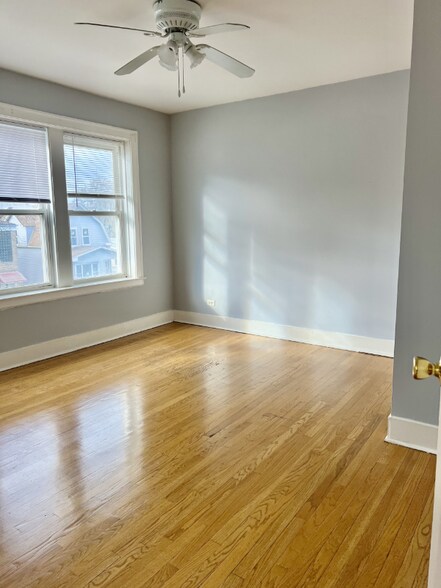 Building Photo - 5031 N Harding Ave