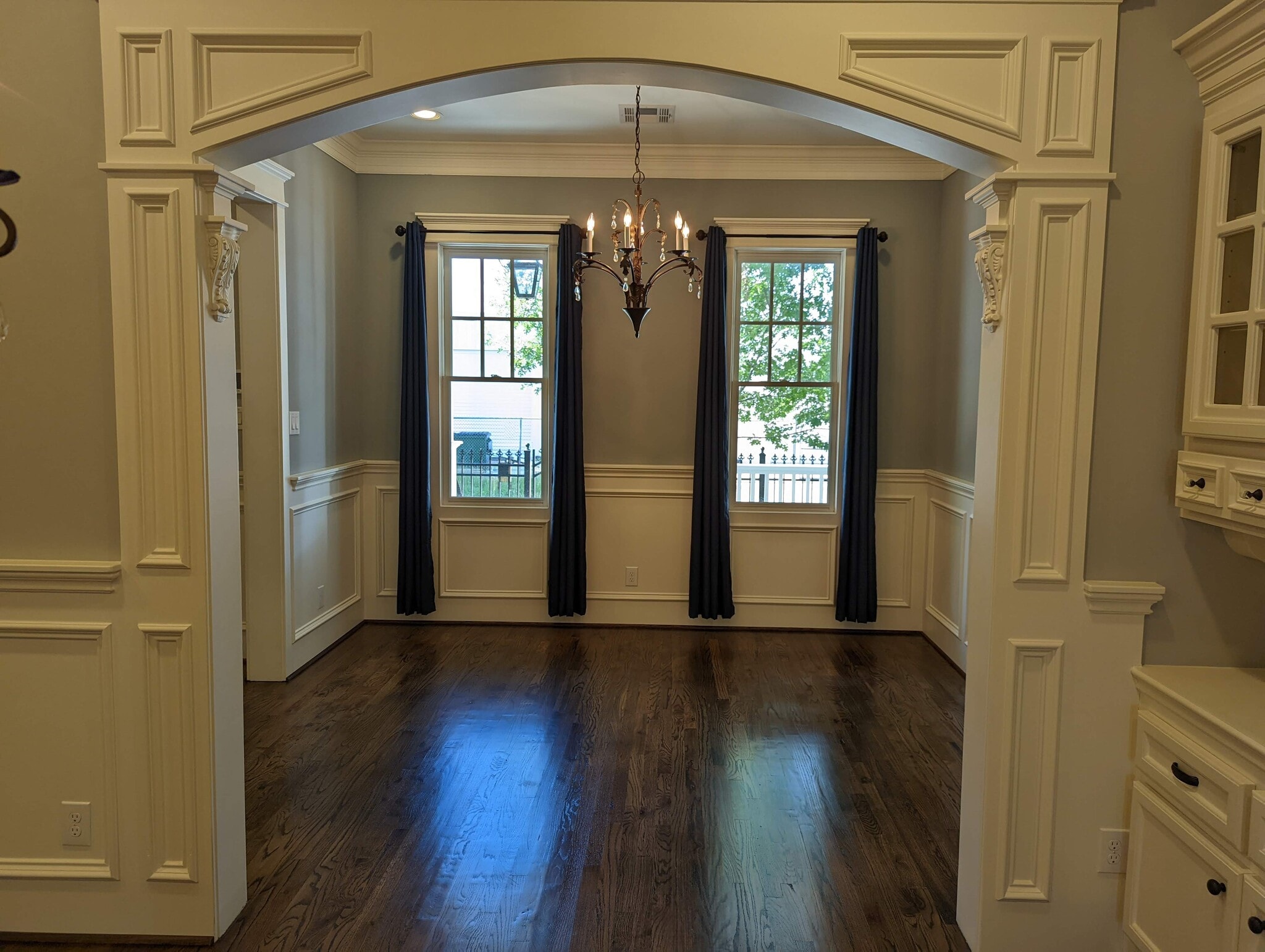 Building Photo - 722 E 29th St