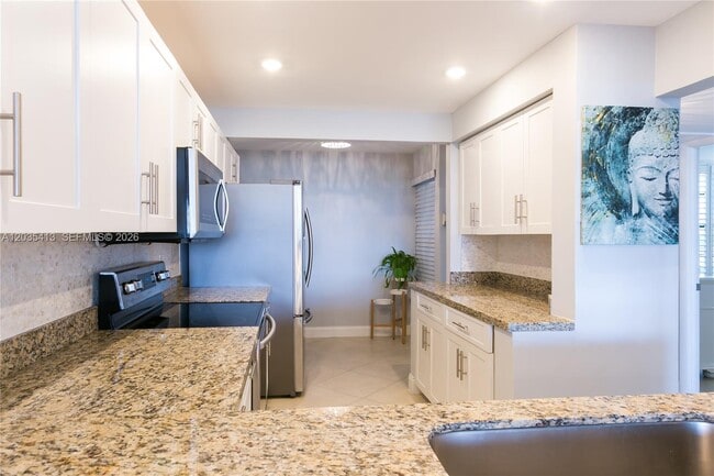 Building Photo - 14 Royal Palm Way