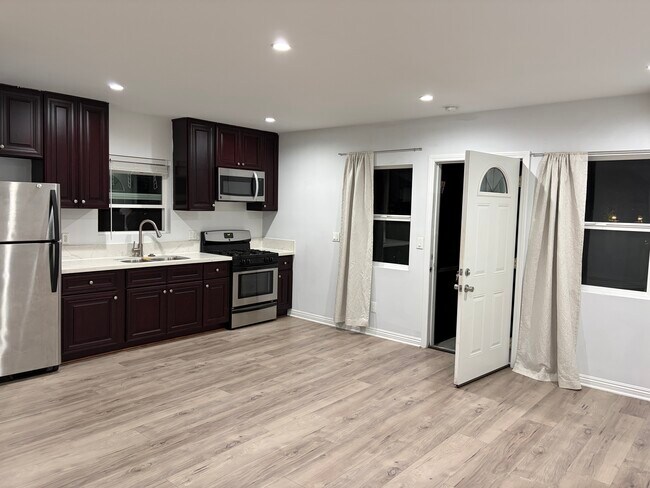 Building Photo - 14260 McCormick St