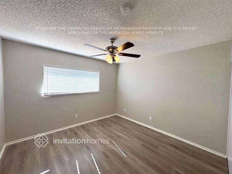 Building Photo - 5720 N 48th Ln