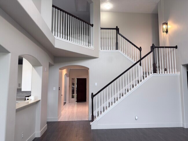 Building Photo - 18006 Barton Ridge Ln