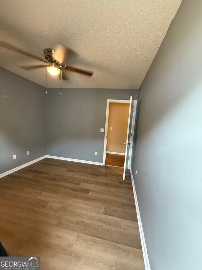 Building Photo - 109 Green Meadow Dr