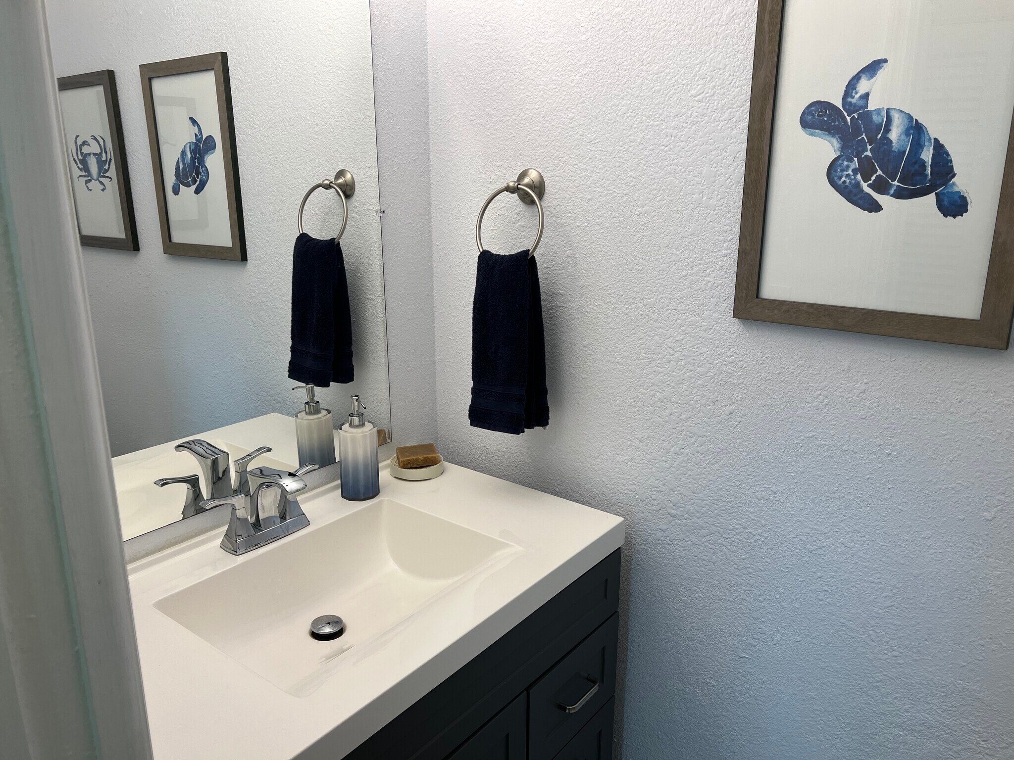 Half bathroom - 8815 Bay Pointe Dr