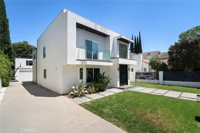 Building Photo - 4630 Cedros Ave