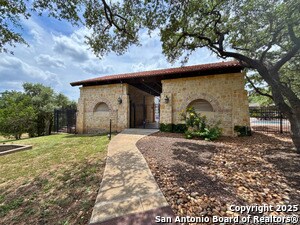 Building Photo - 56 Medici