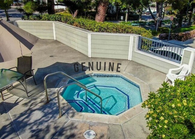 Building Photo - Spacious 2 Story 3Bd 2.5Ba Townhome