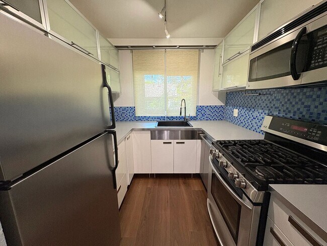 Building Photo - 2 Bedroom 2 Bath Condo in Salt Lake City!