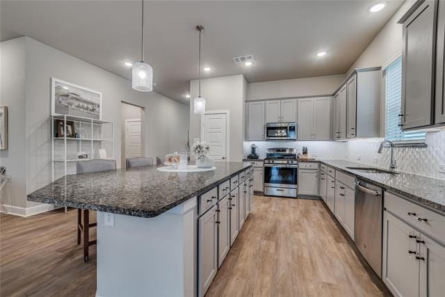 Building Photo - "Lovely 3-Bedroom, 2.5-Bath Home with Gourmet Kitchen and Inviting Indoor-Outdoor Living!"