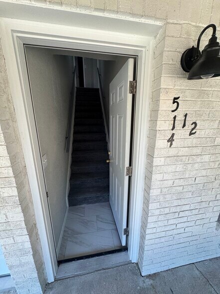 Building Photo - 514 N Ash Ave