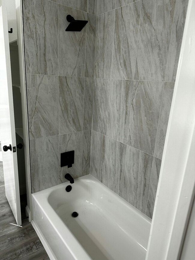 Building Photo - 209 Pendleton St