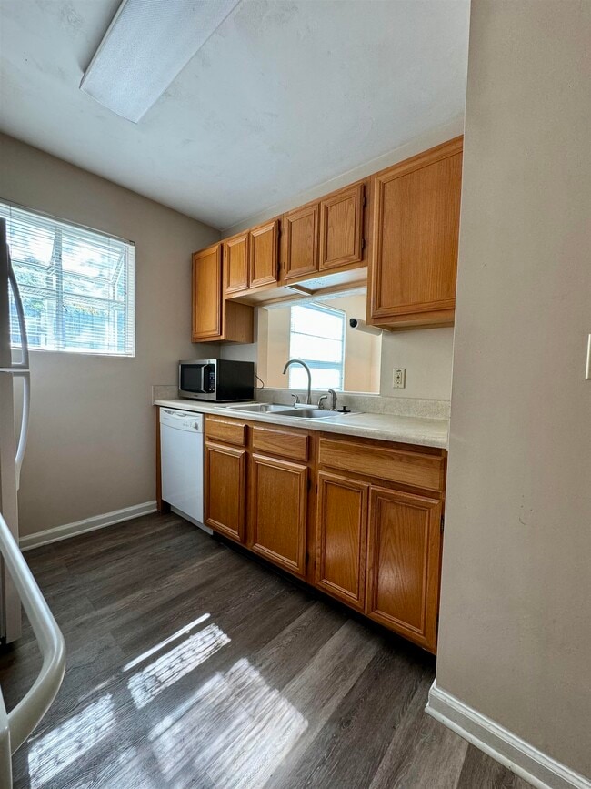 Building Photo - 2910 Richview Park Cir N