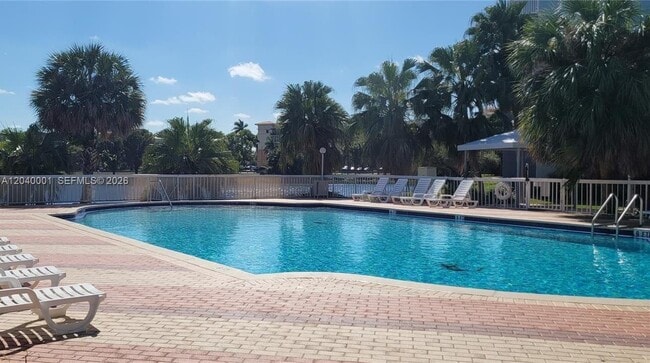 Building Photo - 9369 Fontainebleau Blvd