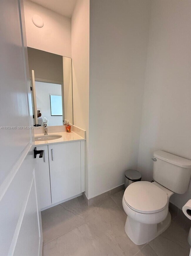 Building Photo - 5816 Agostino Way