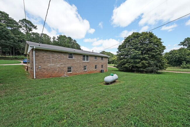 Building Photo - 3/1 Ranch home on 4 Acres close to shopping and dining in Canton!