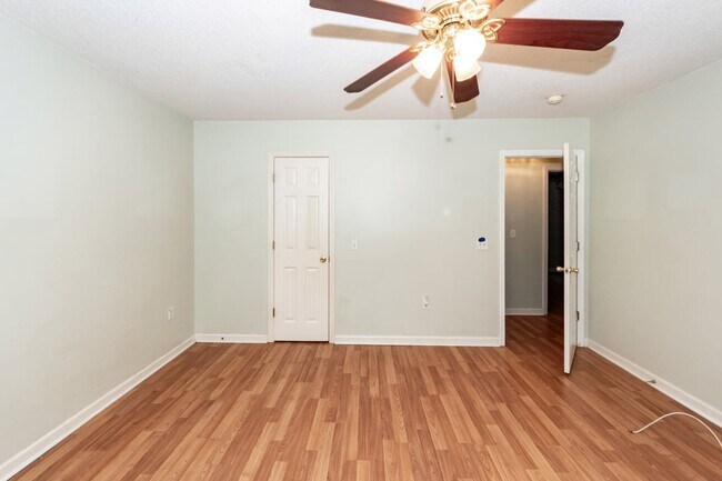 Building Photo - 3347 Walter Dr