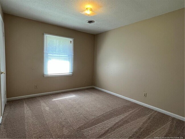Building Photo - 5675 Livingston Dr
