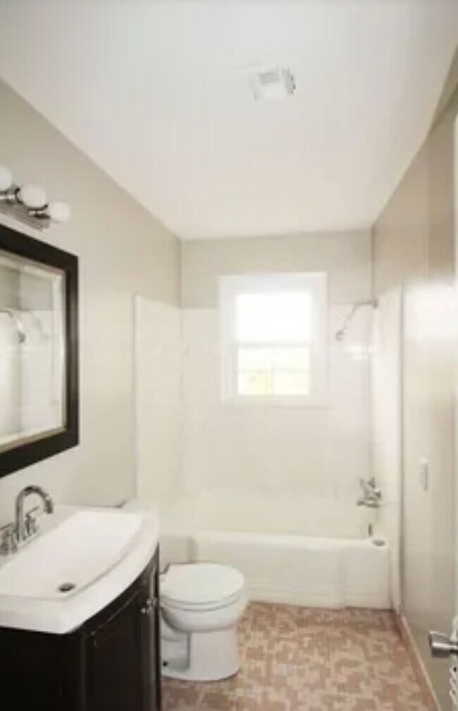 Building Photo - Omicron - 3320-3322 (KC*)