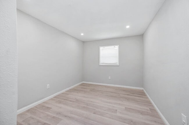 Building Photo - 4356 Phlox St