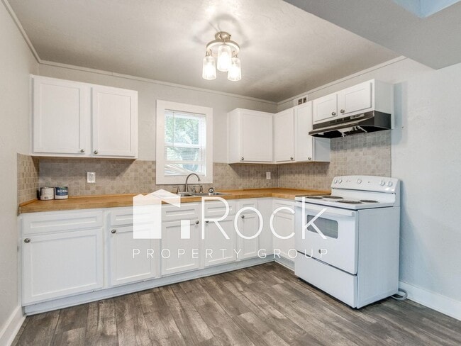 Building Photo - Updated Cozy 2 Bed 1 Bath Home in Guthrie Available Now ~MOVE IN SPECIAL~