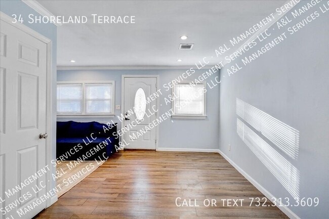 Building Photo - 34 Shoreland Terrace