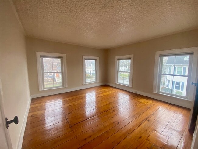 Building Photo - 35 Broad St