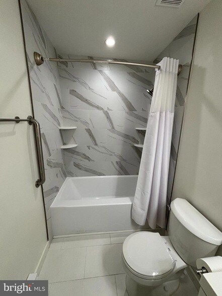 Building Photo - 612 N Shady Retreat Rd