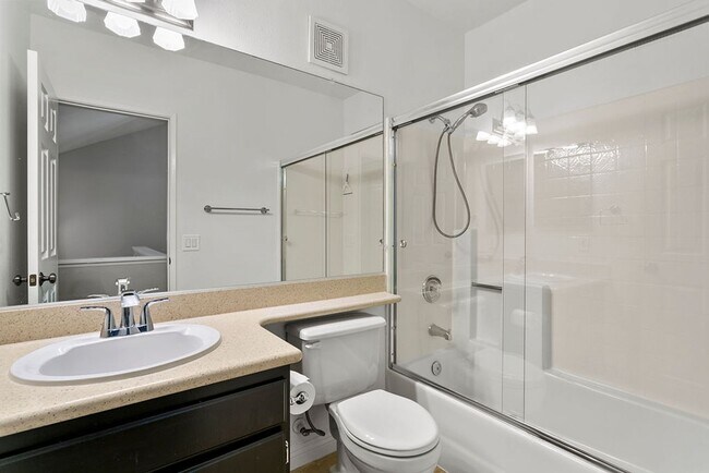 Building Photo - Bright and Spacious 2-Bedroom, 2.5-Bath Townhome in Rancho Niguel