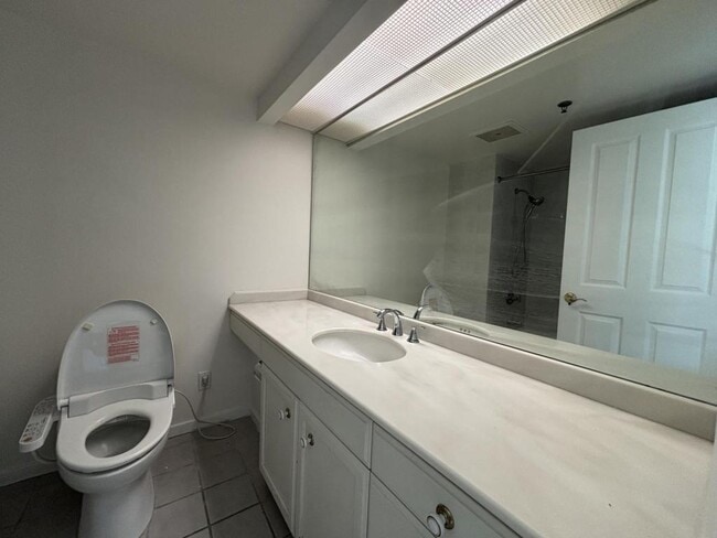 Building Photo - 1341 Kapiolani Blvd