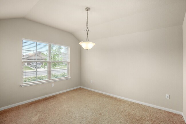 Building Photo - Comfortable 3BR / 2BA Home with Island Kitchen & Private Backyard