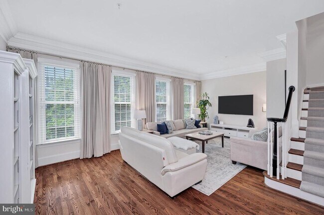 Building Photo - 705 Lyles Ln