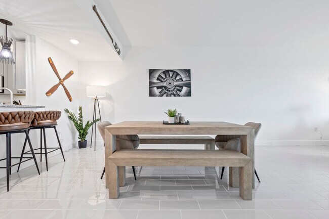 Building Photo - 701 Pilot Ln