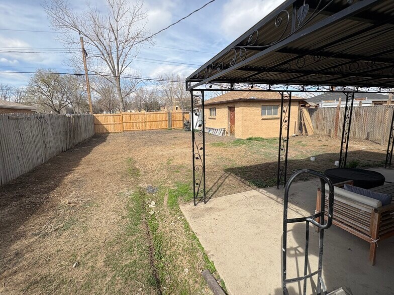 Building Photo - 2215 Ames St