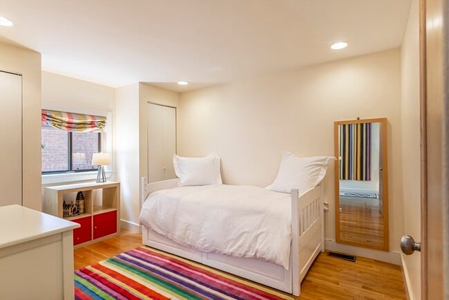 Building Photo - 54 Trowbridge St