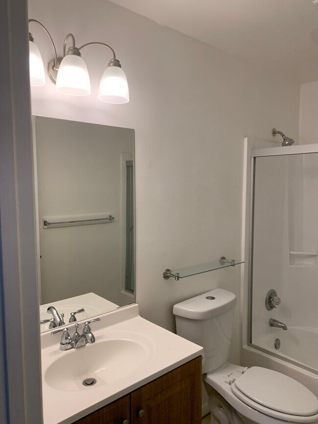 Building Photo - Vero Beach 2 Bedroom 1 Bath