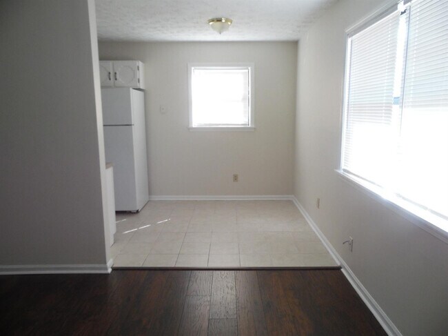 Building Photo - 4120 Victoria Way