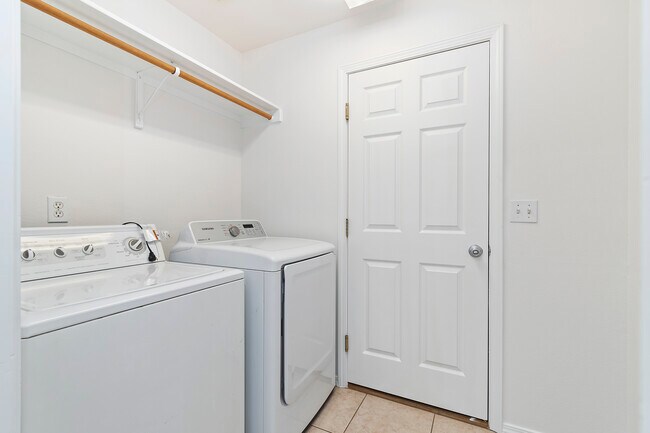 Building Photo - 4467 S Falconrest Way