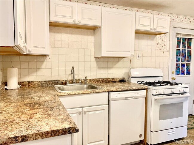 Building Photo - 657 Englewood Ave