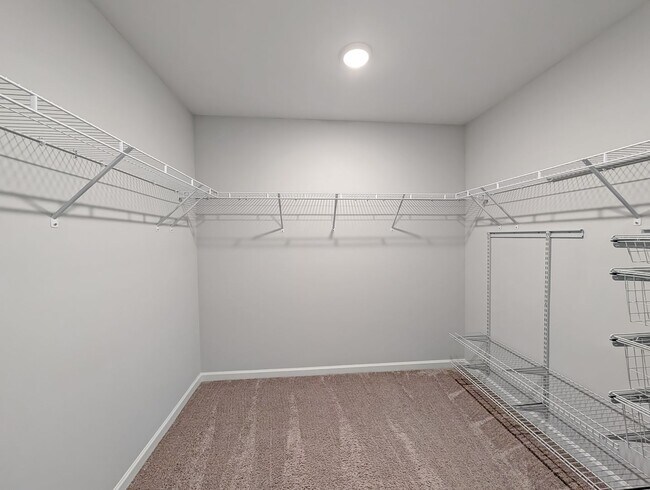 Building Photo - Spacious 3 Bed / 2.5 Bath Townhouse with Loft & 1-Car Garage