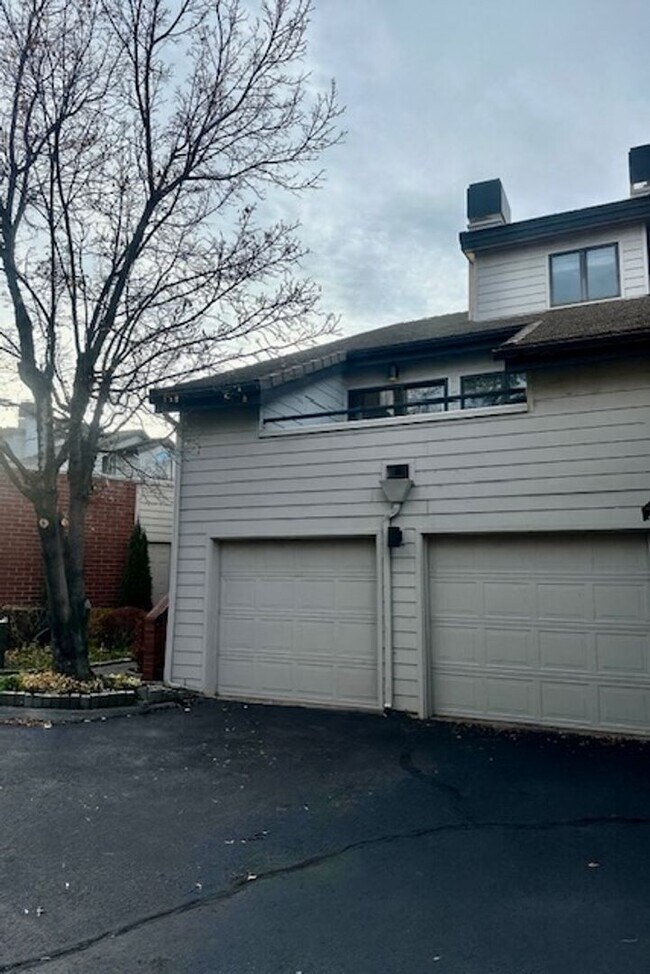 Building Photo - Riverfront Gated 2 Bedroom Luxury Condo!!